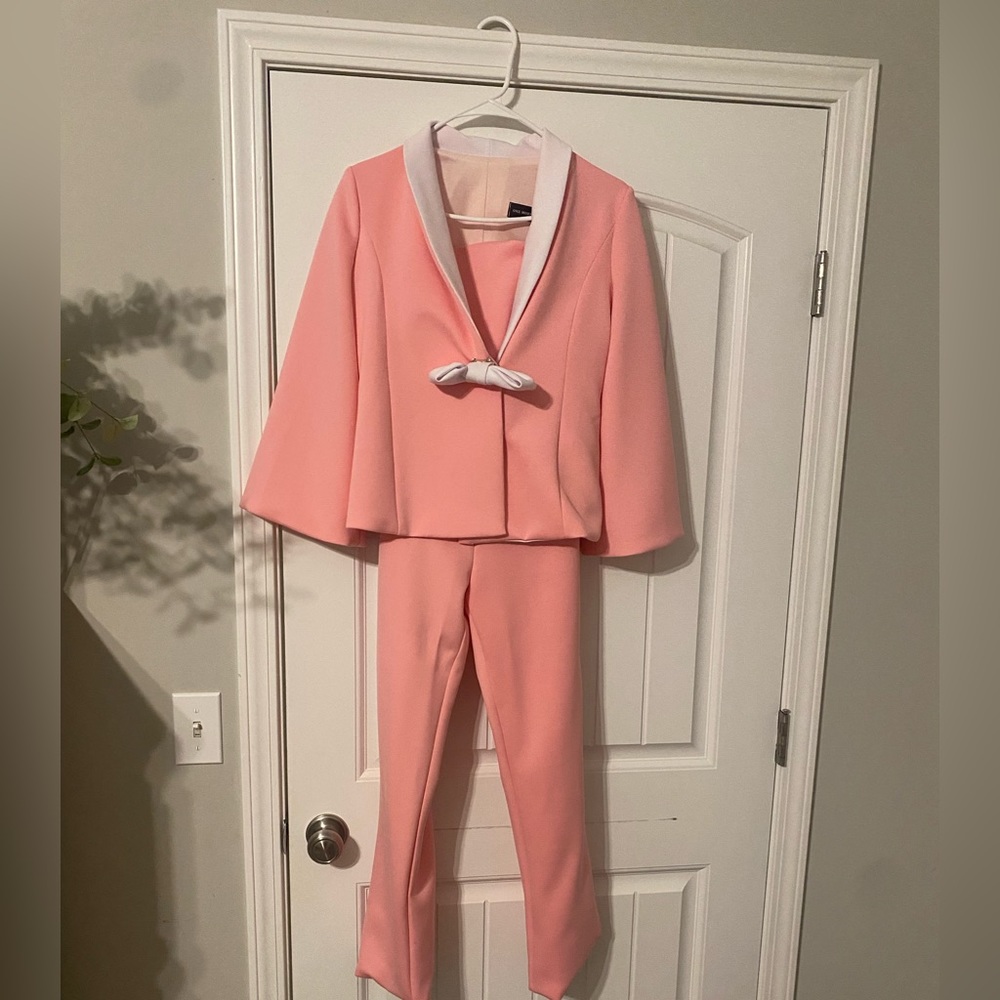 This was a custom made piece I’m gonna say size 16. Measurements in pics